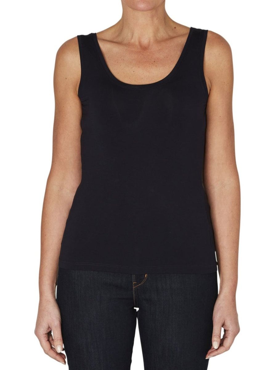 Basics Tani | Tani - Scoop Tank Singlet